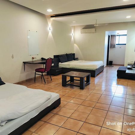 Hotel Sun N Step Club Ahmedabad Eksteriør billede