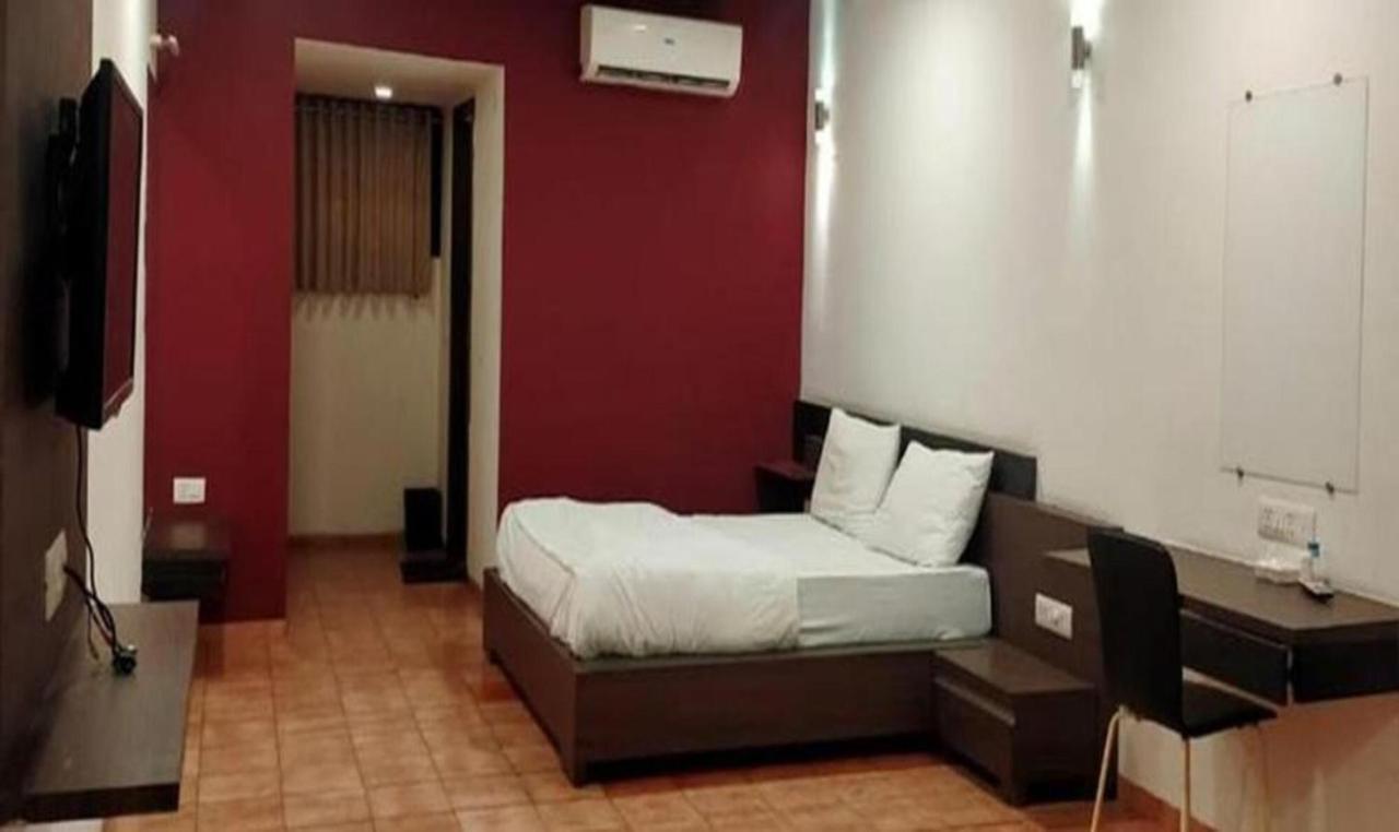 Hotel Sun N Step Club Ahmedabad Eksteriør billede