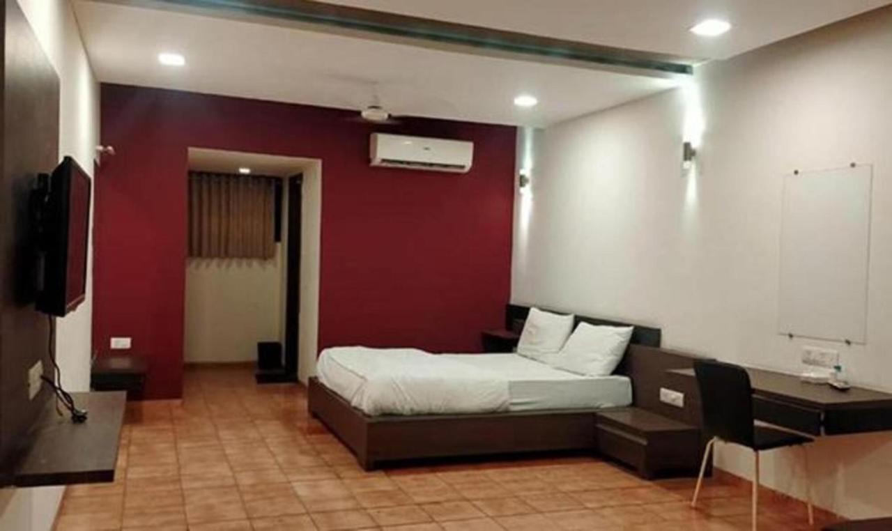Hotel Sun N Step Club Ahmedabad Eksteriør billede