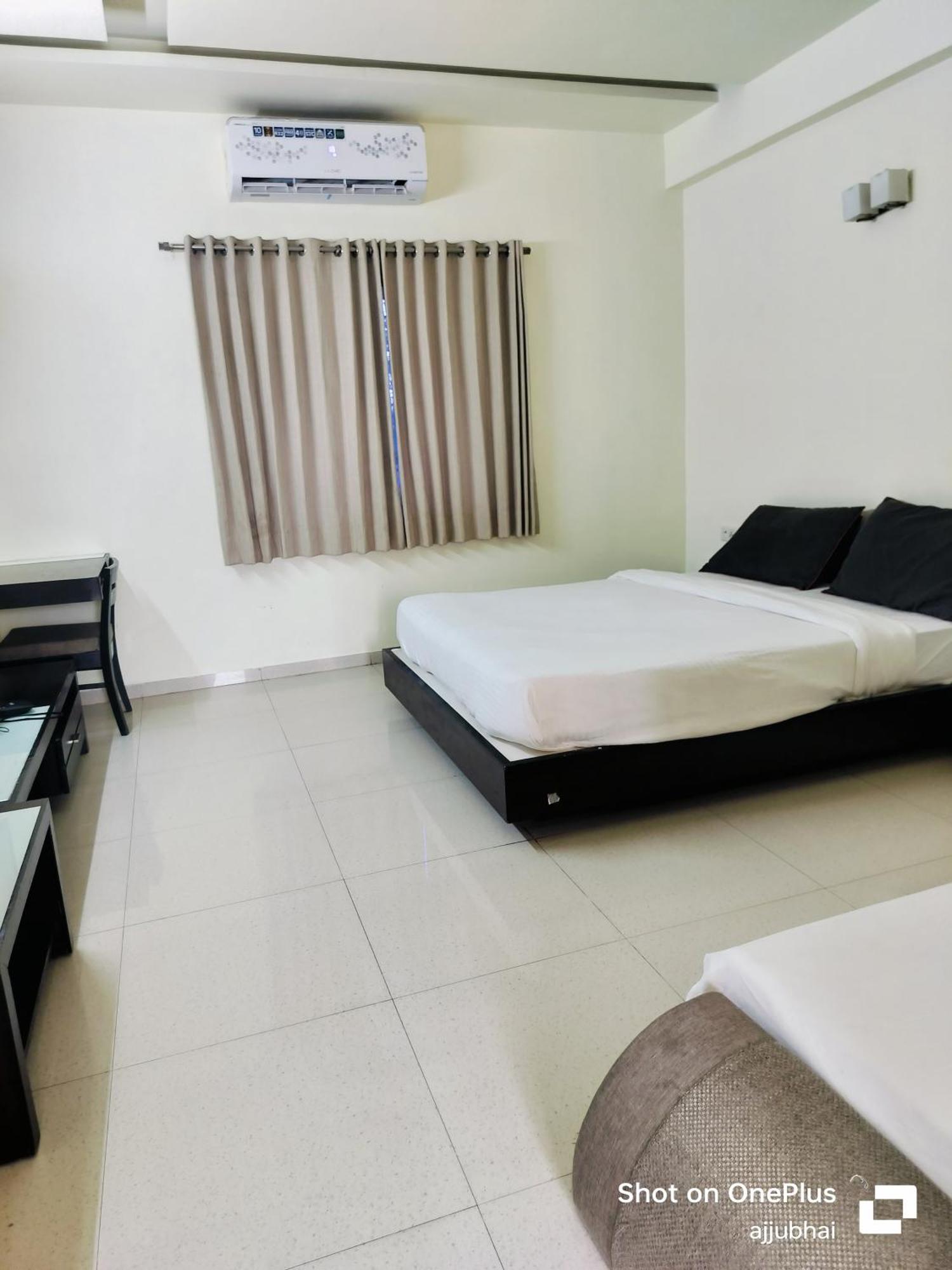 Hotel Sun N Step Club Ahmedabad Eksteriør billede