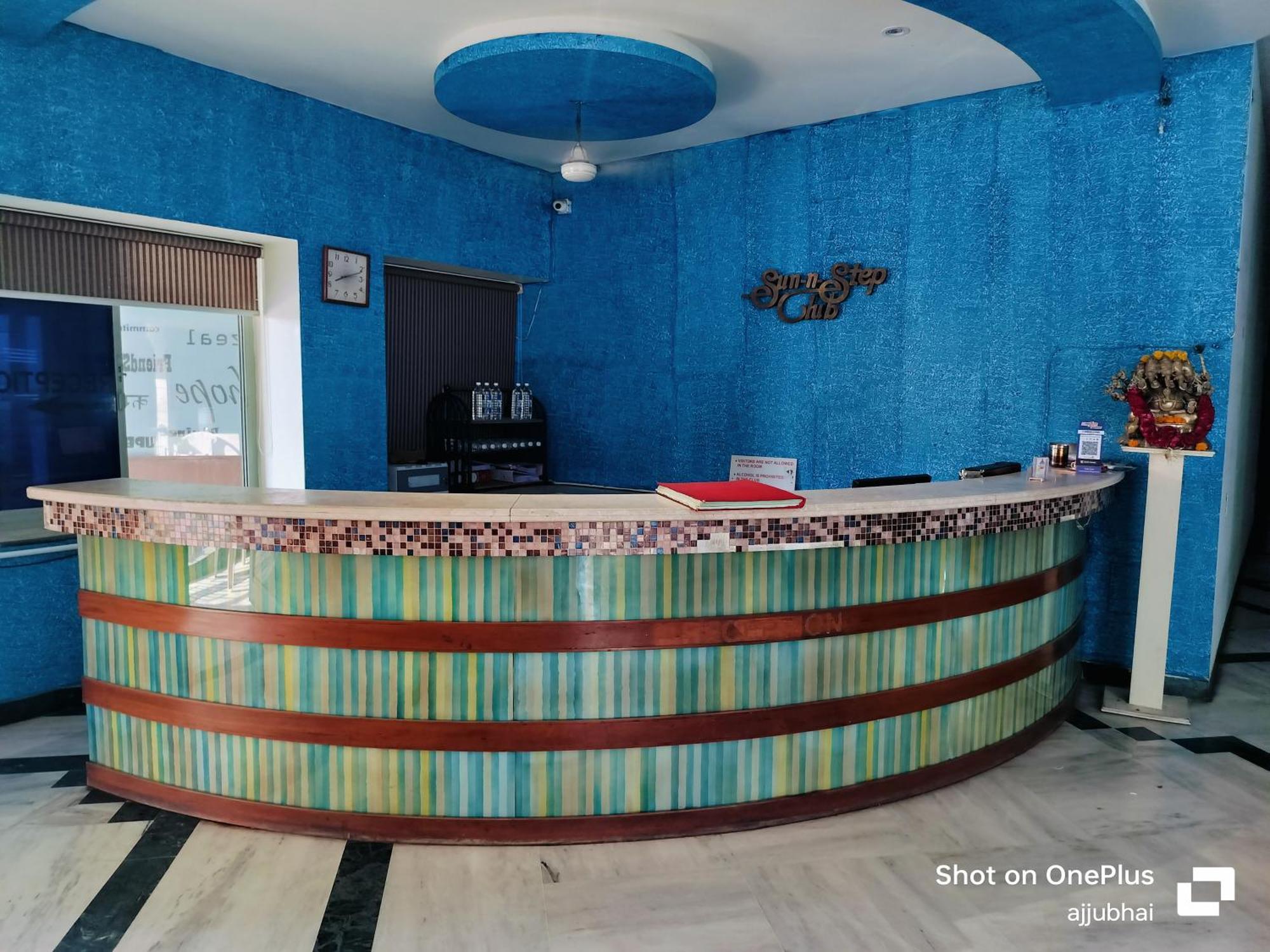 Hotel Sun N Step Club Ahmedabad Eksteriør billede